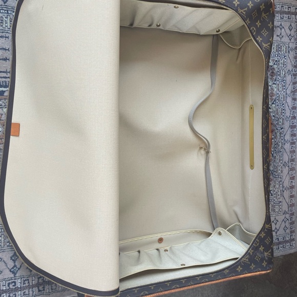 Authentic LV Pullman Suitcase - Picture 13 of 16